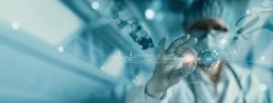 Profesional sanitario utilizando inteligencia artificial en salud digital en 2026